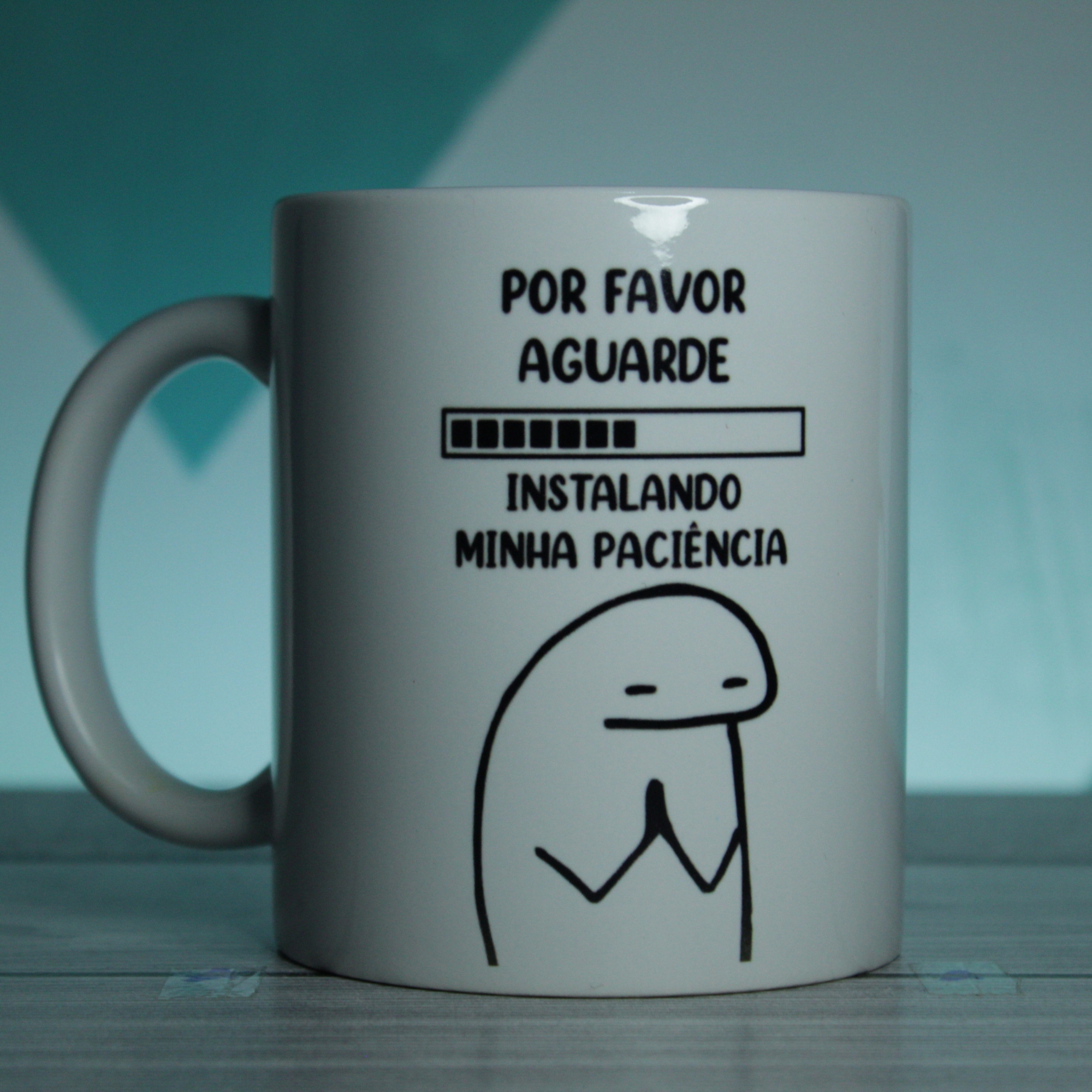 Caneca “Instalando Minha Paciência” – Divertida e Criativa | 325 ml