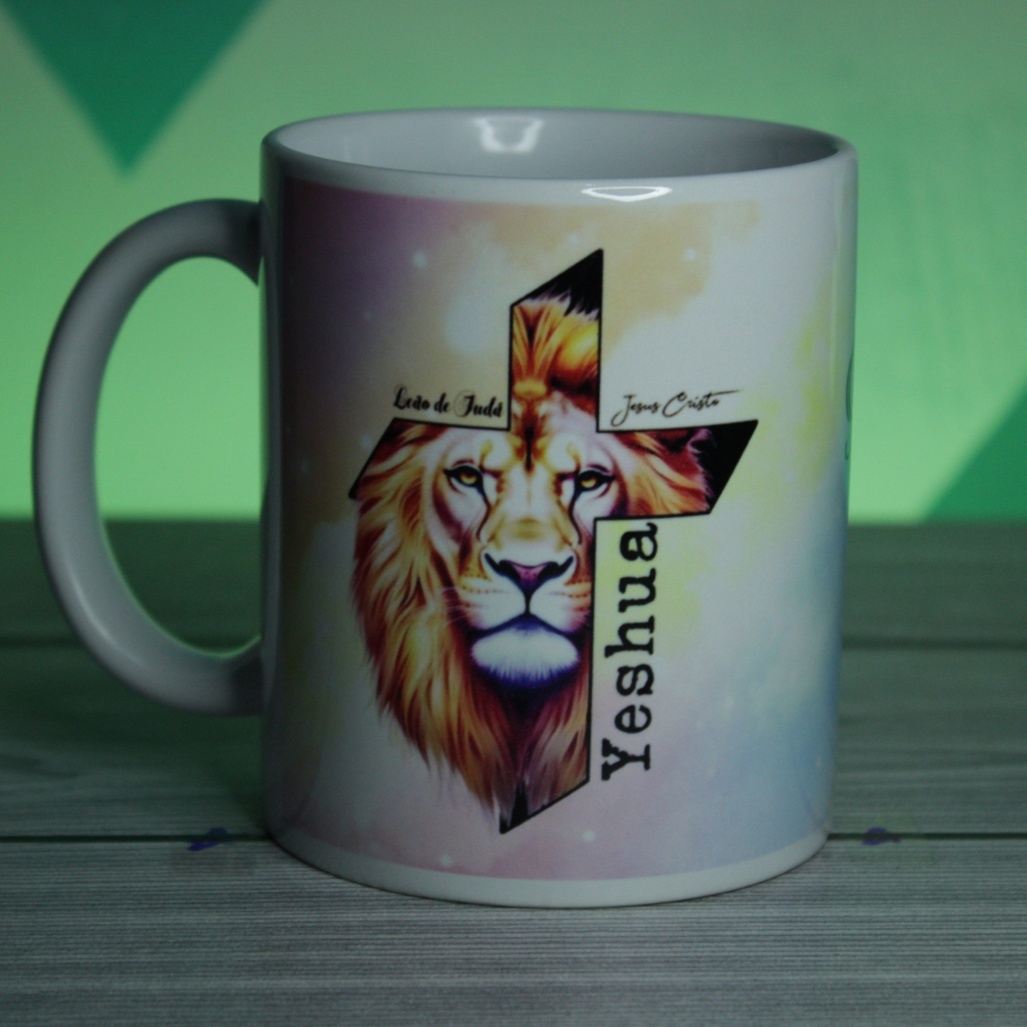 Caneca Yeshua Leão de Judá – Ele Venceu | 325 ml